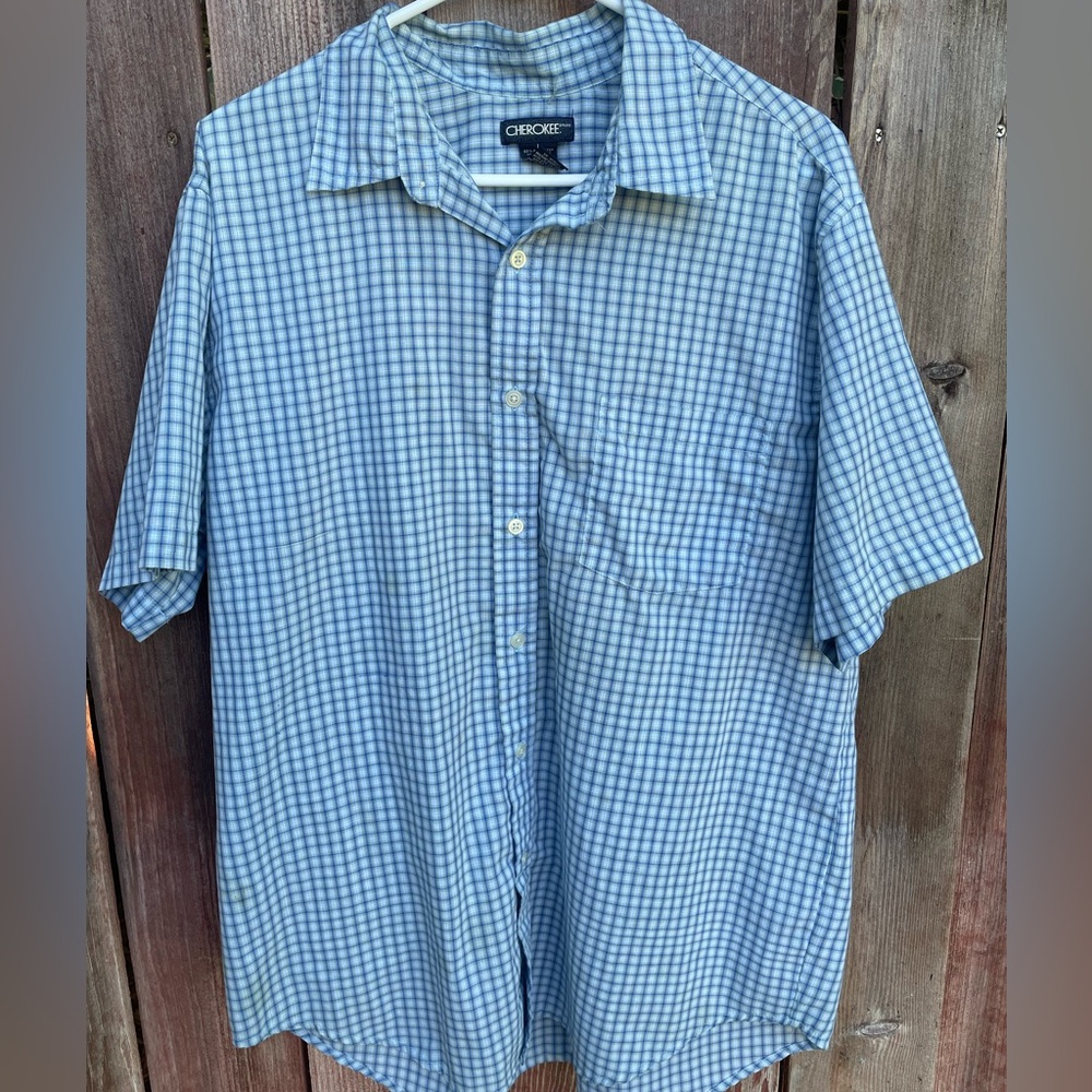 Cherokee Blue & White Short Sleeve Button Down Shirt. Size Large.